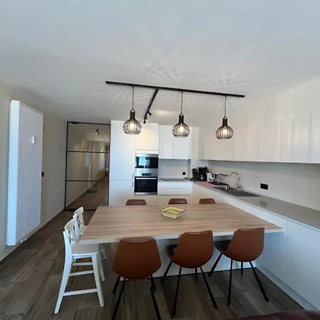 A Spacious And Modern 3-bedroom With Stunning Sea View T2