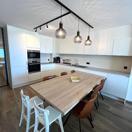 A Spacious And Modern 3-bedroom With Stunning Sea View T2 * 오스텐드
